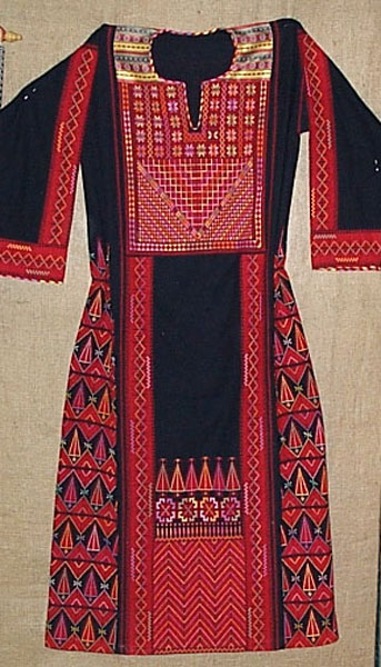 ramdress1.jpg (77528 bytes)